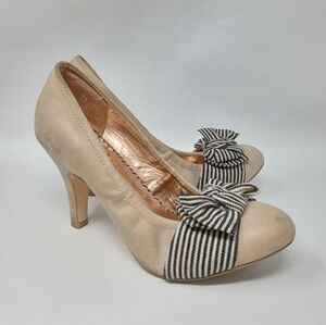 Seychelles Tan Leather Heels With A Stripped Black And White Bow, Women's Sz 7.5